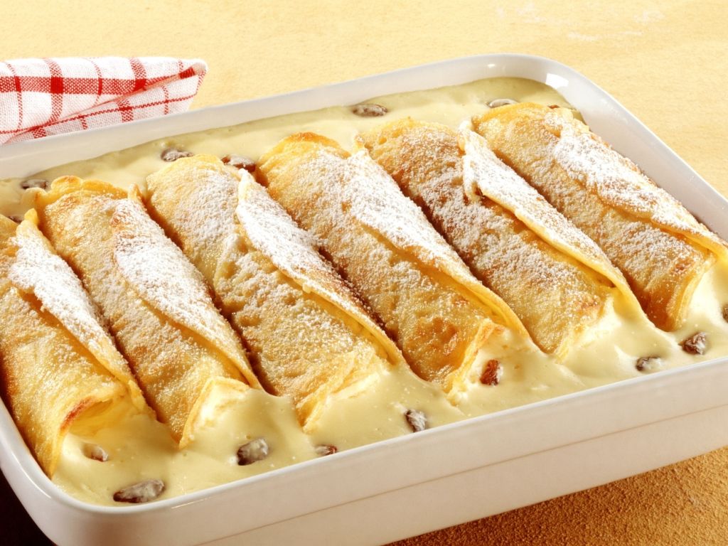 Gebackene Vanillecreme-Crêpes Rezept | EAT SMARTER