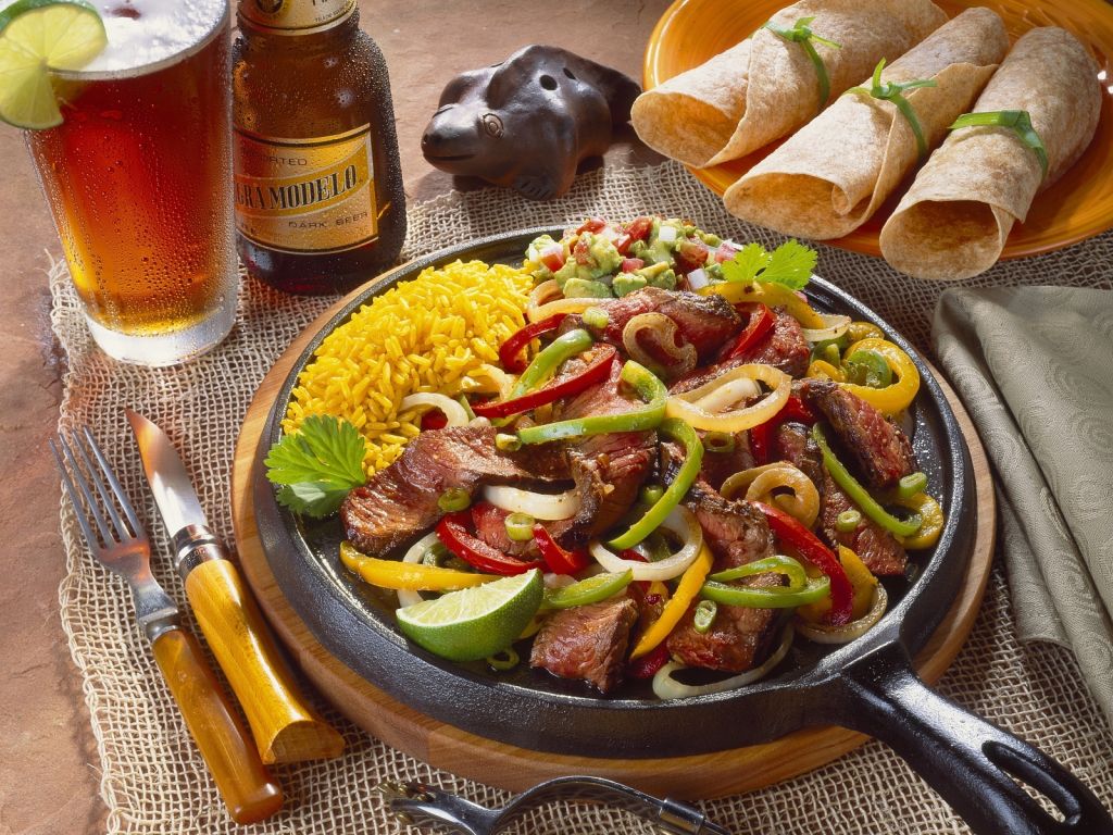 Rindfleischpfanne auf Mexikanische Art (Fajita) Rezept | EAT SMARTER