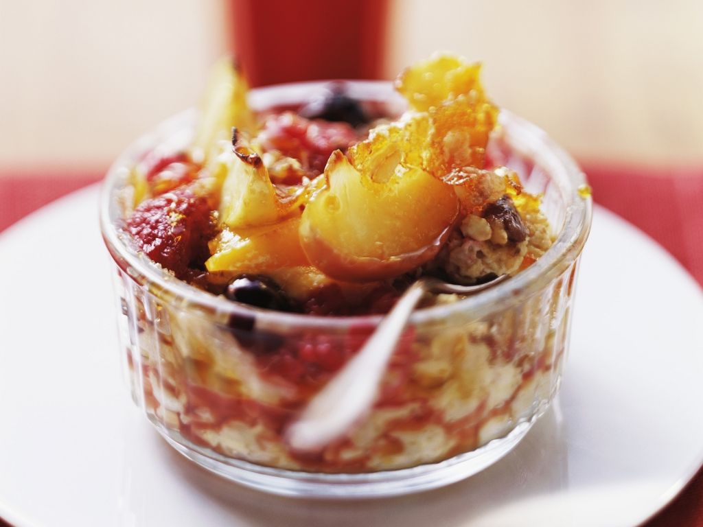 Gegrilltes Müsli mit Obst Rezept | EAT SMARTER