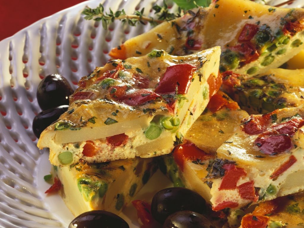 Spanische Tortilla mit Gemüse Rezept | EAT SMARTER