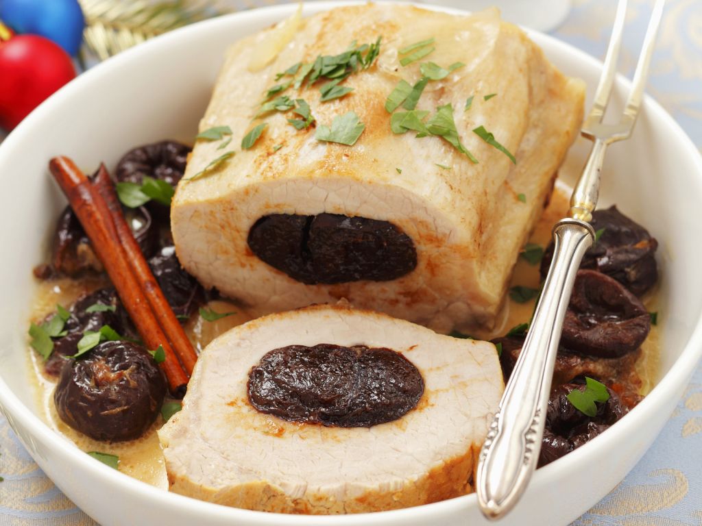 Schweinefilet mit Pflaumen-Füllung Rezept | EAT SMARTER