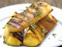 Grill-Ananas Rezept | EAT SMARTER