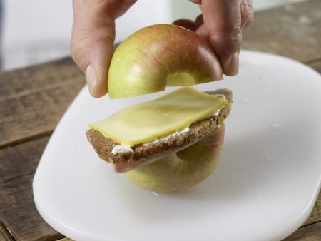 Apfel-Schinken-Burger mit Käse Zubereitung Schritt 4 Apfel-Schinken-Burger mit Käse Zubereitung Schritt 4