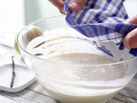 Apfelkuchen mit Sauerrahmguss Zubereitung Schritt 2 Apfelkuchen mit Sauerrahmguss Zubereitung Schritt 2