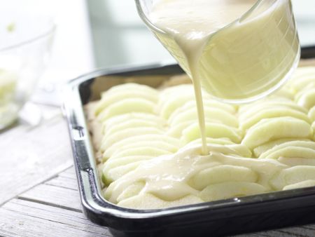 Apfelkuchen mit Sauerrahmguss Zubereitung Schritt 8 Apfelkuchen mit Sauerrahmguss Zubereitung Schritt 8