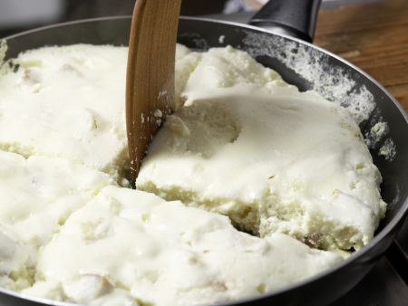 Apfelschmarrn mit Walnüssen Zubereitung Schritt 6 Apfelschmarrn mit Walnüssen Zubereitung Schritt 6