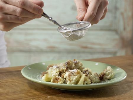 Apfelschmarrn mit Walnüssen Zubereitung Schritt 7 Apfelschmarrn mit Walnüssen Zubereitung Schritt 7