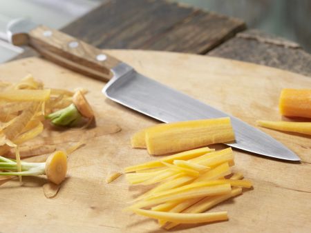 Asiatisches Spargel-Gemüse aus dem Wok Zubereitung Schritt 2 Asiatisches Spargel-Gemüse aus dem Wok Zubereitung Schritt 2