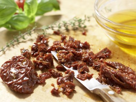 Aufstrich mit Tomaten Zubereitung Schritt 1 Aufstrich mit Tomaten Zubereitung Schritt 1