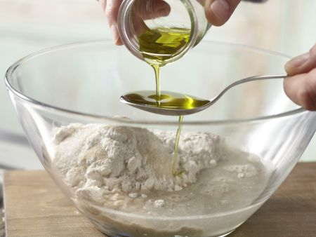 Bärlauchfladen vom Blech Zubereitung Schritt 1 Bärlauchfladen vom Blech Zubereitung Schritt 1