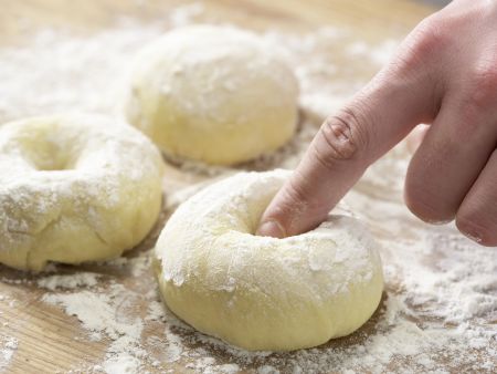 Bagels mit Paprika und Frischkäsecreme Zubereitung Schritt 4 Bagels mit Paprika und Frischkäsecreme Zubereitung Schritt 4