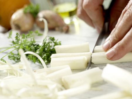 Bandnudeln mit weißem Spargel Zubereitung Schritt 1 Bandnudeln mit weißem Spargel Zubereitung Schritt 1