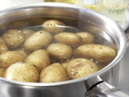 Bayerischer Kartoffelsalat Zubereitung Schritt 1 Bayerischer Kartoffelsalat Zubereitung Schritt 1