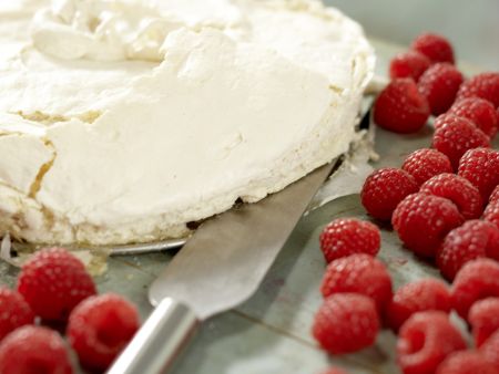 Beeren-Pavlova Zubereitung Schritt 6 Beeren-Pavlova Zubereitung Schritt 6