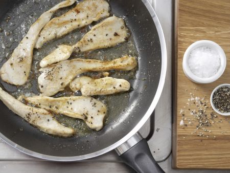 Blattsalat mit Hähnchenstreifen Zubereitung Schritt 5 Blattsalat mit Hähnchenstreifen Zubereitung Schritt 5