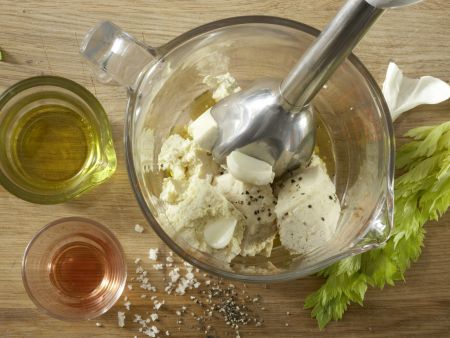 Blattsalat mit Hähnchenstreifen Zubereitung Schritt 6 Blattsalat mit Hähnchenstreifen Zubereitung Schritt 6