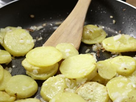 Bohnen-Käse-Päckchen mit Bratkartoffeln Zubereitung Schritt 7 Bohnen-Käse-Päckchen mit Bratkartoffeln Zubereitung Schritt 7