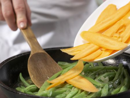 Bohnengemüse mit Schnitzel Zubereitung Schritt 11 Bohnengemüse mit Schnitzel Zubereitung Schritt 11