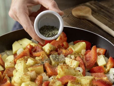 Braten mit Paprika-Kartoffeln Zubereitung Schritt 11 Braten mit Paprika-Kartoffeln Zubereitung Schritt 11