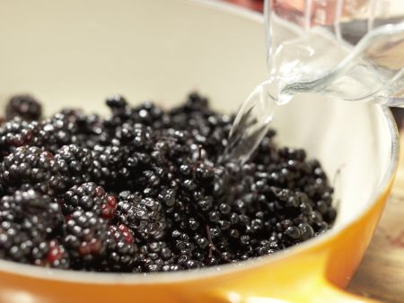 Brombeer-Holunder-Gelee Zubereitung Schritt 3 Brombeer-Holunder-Gelee Zubereitung Schritt 3