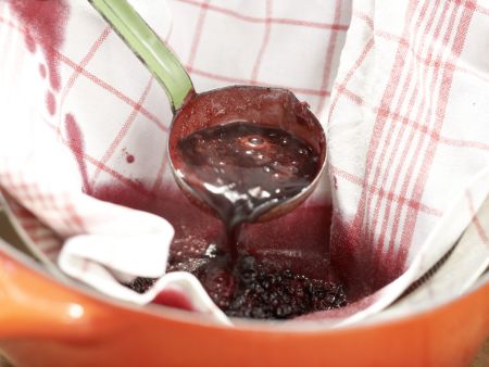 Brombeer-Holunder-Gelee Zubereitung Schritt 5 Brombeer-Holunder-Gelee Zubereitung Schritt 5