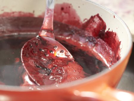 Brombeer-Holunder-Gelee Zubereitung Schritt 7 Brombeer-Holunder-Gelee Zubereitung Schritt 7