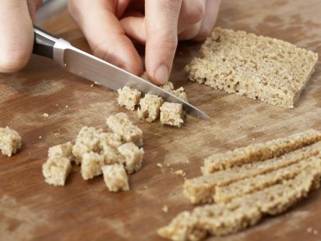 Brotbrei mit Aprikosen Zubereitung Schritt 2 Brotbrei mit Aprikosen Zubereitung Schritt 2