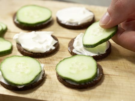 Brottaler mit Walnuss-Leber-Creme Zubereitung Schritt 6 Brottaler mit Walnuss-Leber-Creme Zubereitung Schritt 6