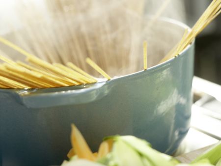 Bunte Gemüsenudeln Zubereitung Schritt 3 Bunte Gemüsenudeln Zubereitung Schritt 3