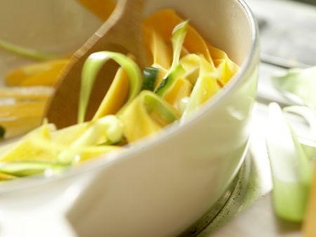 Bunte Gemüsenudeln Zubereitung Schritt 4 Bunte Gemüsenudeln Zubereitung Schritt 4