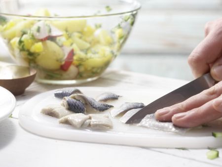 Bunter Kartoffel-Hering-Salat Zubereitung Schritt 8 Bunter Kartoffel-Hering-Salat Zubereitung Schritt 8