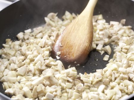 Champignon-Frischkäse-Creme Zubereitung Schritt 3 Champignon-Frischkäse-Creme Zubereitung Schritt 3