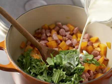 Eintopf mit Möhren, Rucola und Kassler Zubereitung Schritt 7 Eintopf mit Möhren, Rucola und Kassler Zubereitung Schritt 7