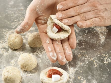 Erdbeer-Quark-Knödel Zubereitung Schritt 11 Erdbeer-Quark-Knödel Zubereitung Schritt 11