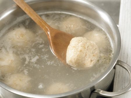 Erdbeer-Quark-Knödel Zubereitung Schritt 12 Erdbeer-Quark-Knödel Zubereitung Schritt 12