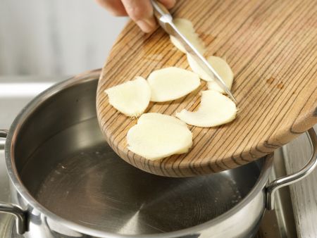 Erdbeerbowle Zubereitung Schritt 1 Erdbeerbowle Zubereitung Schritt 1