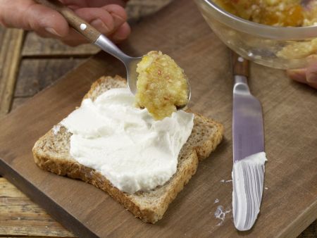 Frischer Obst-Toast mit Quark Zubereitung Schritt 4 Frischer Obst-Toast mit Quark Zubereitung Schritt 4