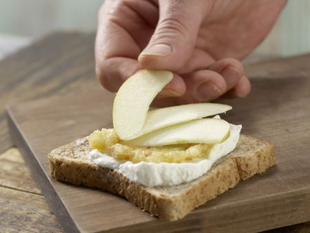 Frischer Obst-Toast mit Quark Zubereitung Schritt 5 Frischer Obst-Toast mit Quark Zubereitung Schritt 5