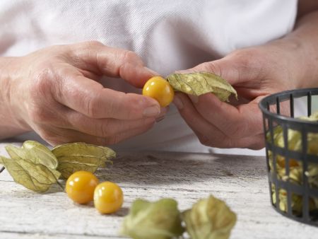 Fruchtige Sekt-Cocktails Zubereitung Schritt 1 Fruchtige Sekt-Cocktails Zubereitung Schritt 1
