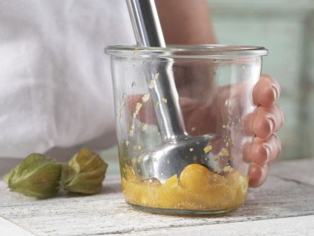 Fruchtige Sekt-Cocktails Zubereitung Schritt 2 Fruchtige Sekt-Cocktails Zubereitung Schritt 2