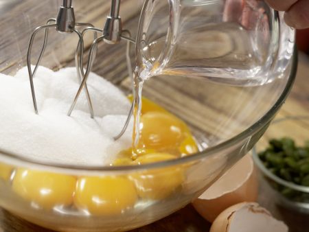 Fruchtiger Joghurt-Biskuit-Auflauf Zubereitung Schritt 1 Fruchtiger Joghurt-Biskuit-Auflauf Zubereitung Schritt 1