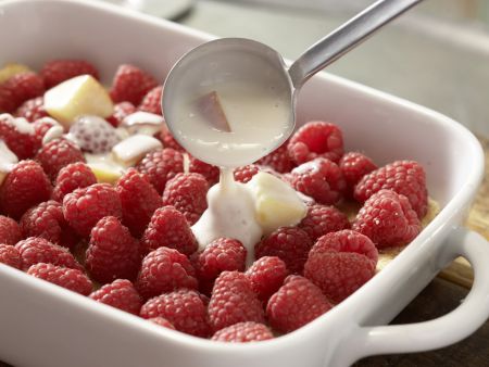 Fruchtiger Joghurt-Biskuit-Auflauf Zubereitung Schritt 10 Fruchtiger Joghurt-Biskuit-Auflauf Zubereitung Schritt 10