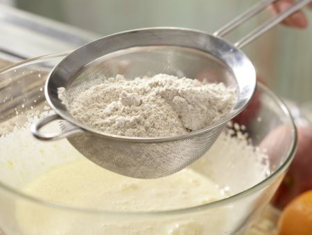 Fruchtiger Joghurt-Biskuit-Auflauf Zubereitung Schritt 3 Fruchtiger Joghurt-Biskuit-Auflauf Zubereitung Schritt 3