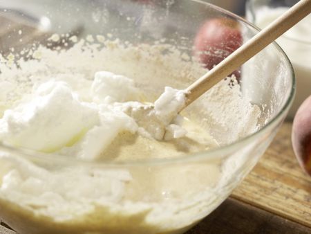 Fruchtiger Joghurt-Biskuit-Auflauf Zubereitung Schritt 4 Fruchtiger Joghurt-Biskuit-Auflauf Zubereitung Schritt 4