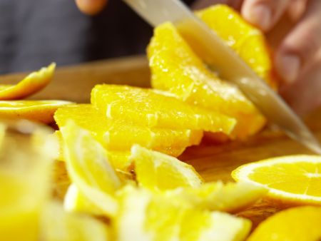 Garnelen auf Gurken-Orangen-Salat Zubereitung Schritt 1 Garnelen auf Gurken-Orangen-Salat Zubereitung Schritt 1