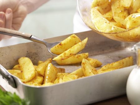 Gebackene Kartoffelspalten Zubereitung Schritt 2 Gebackene Kartoffelspalten Zubereitung Schritt 2