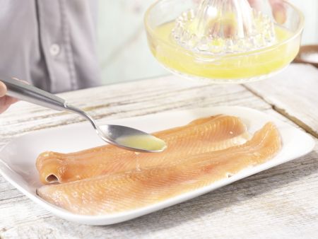 Gebratene Saiblingsfilets Zubereitung Schritt 2 Gebratene Saiblingsfilets Zubereitung Schritt 2