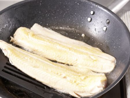 Gebratene Saiblingsfilets Zubereitung Schritt 4 Gebratene Saiblingsfilets Zubereitung Schritt 4