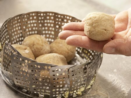 Gedämpfte Dinkelbällchen Zubereitung Schritt 9 Gedämpfte Dinkelbällchen Zubereitung Schritt 9