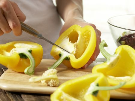 Gefüllte gelbe Paprikaschote Zubereitung Schritt 5 Gefüllte gelbe Paprikaschote Zubereitung Schritt 5